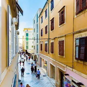 divinitys-old-town-center.hotelinzadar.com/